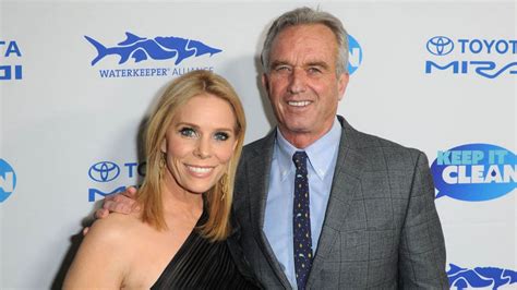 RFK Jr appears naked in Cheryl Hines video promoting her。